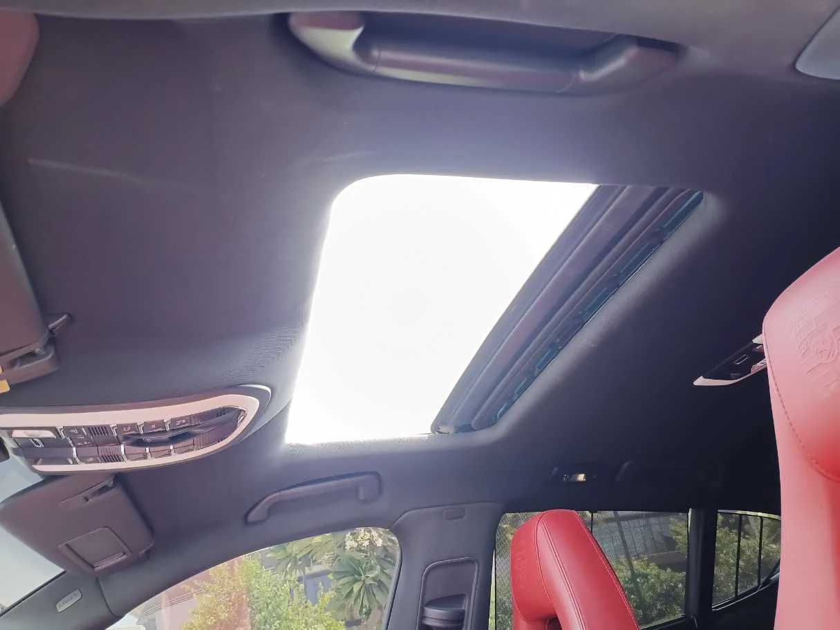 Car image 23