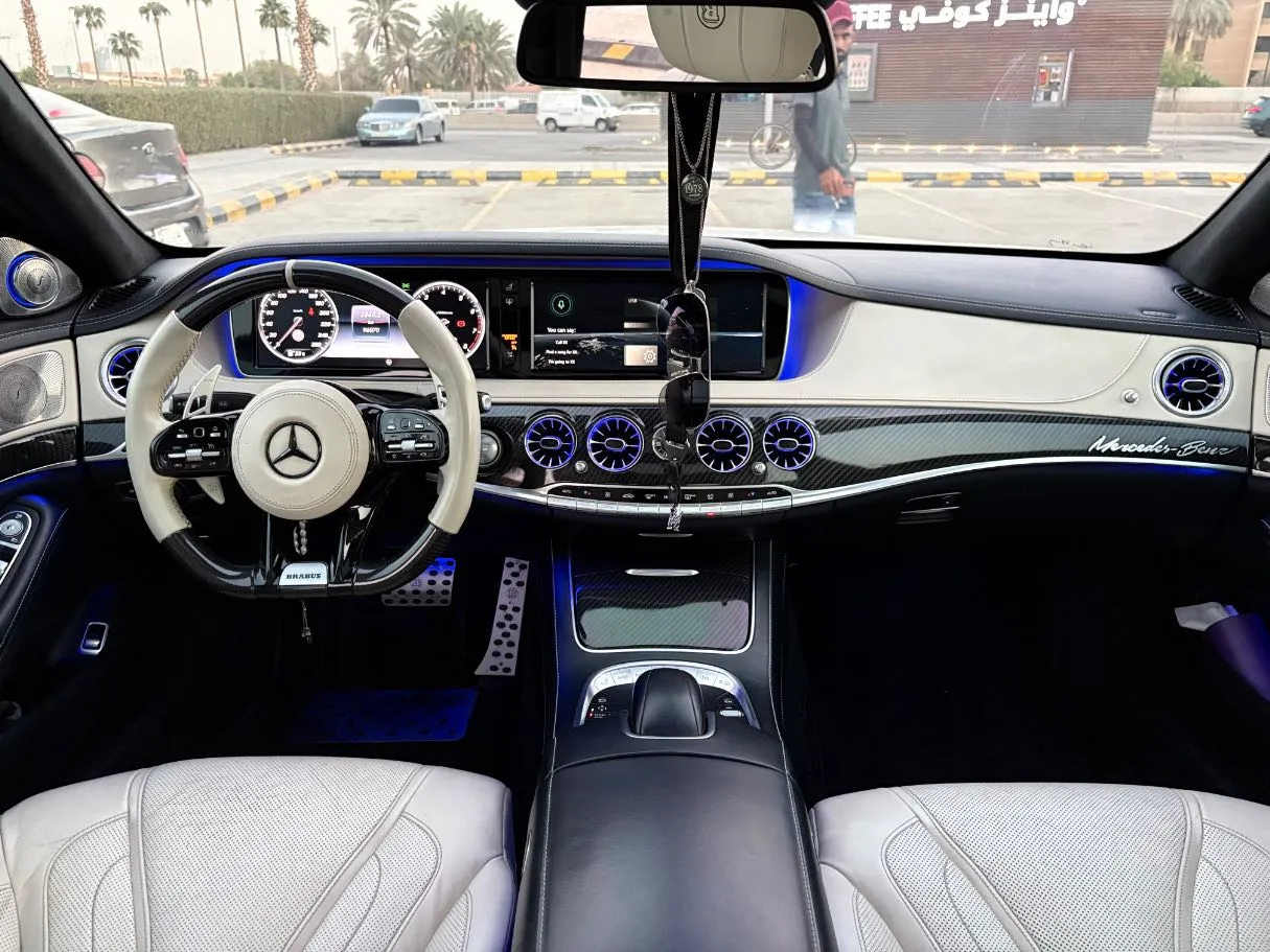 Car image 20