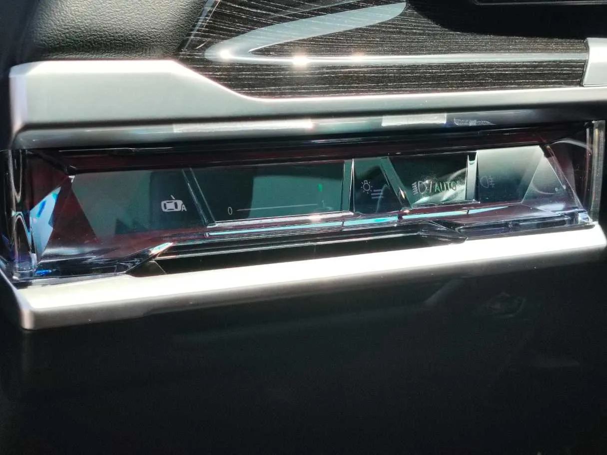 Car image 28