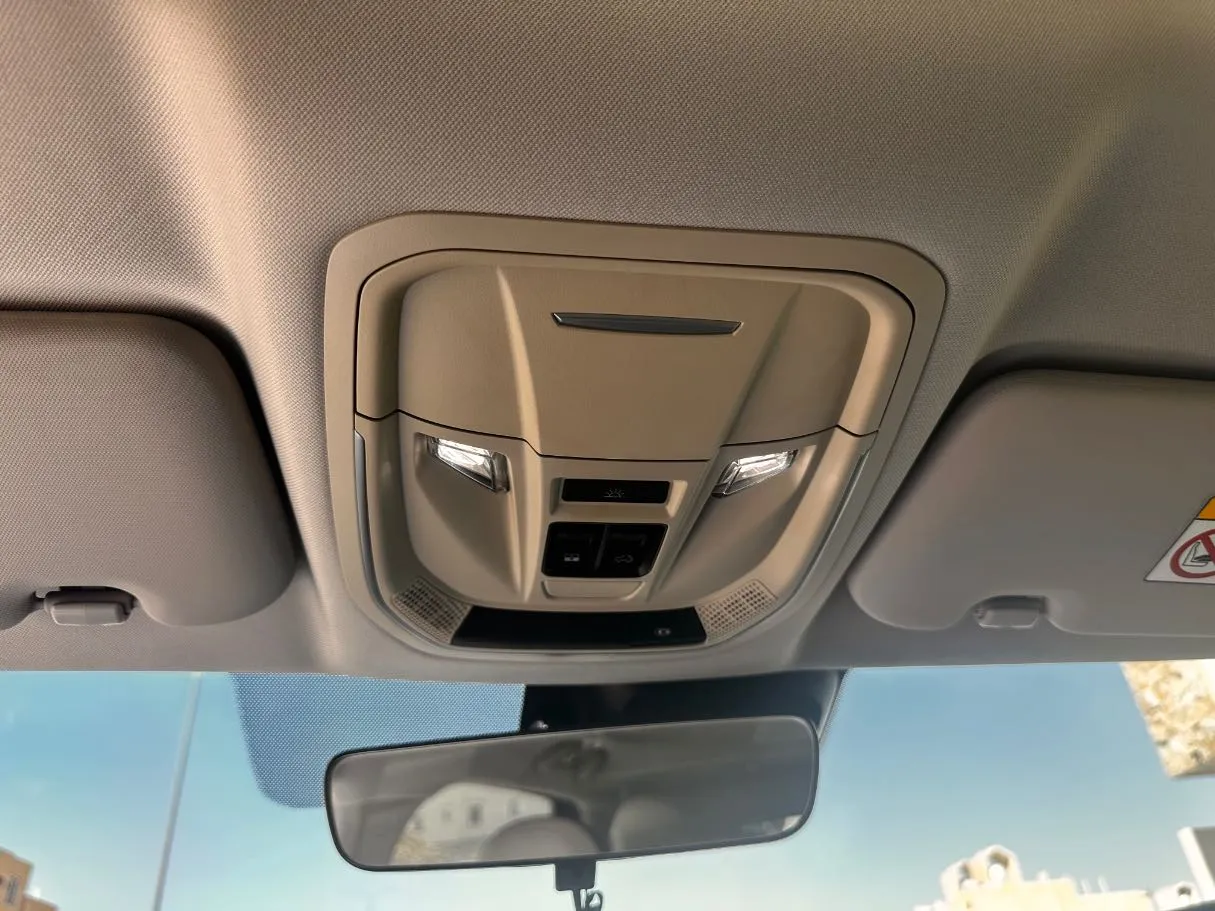 Car image 24