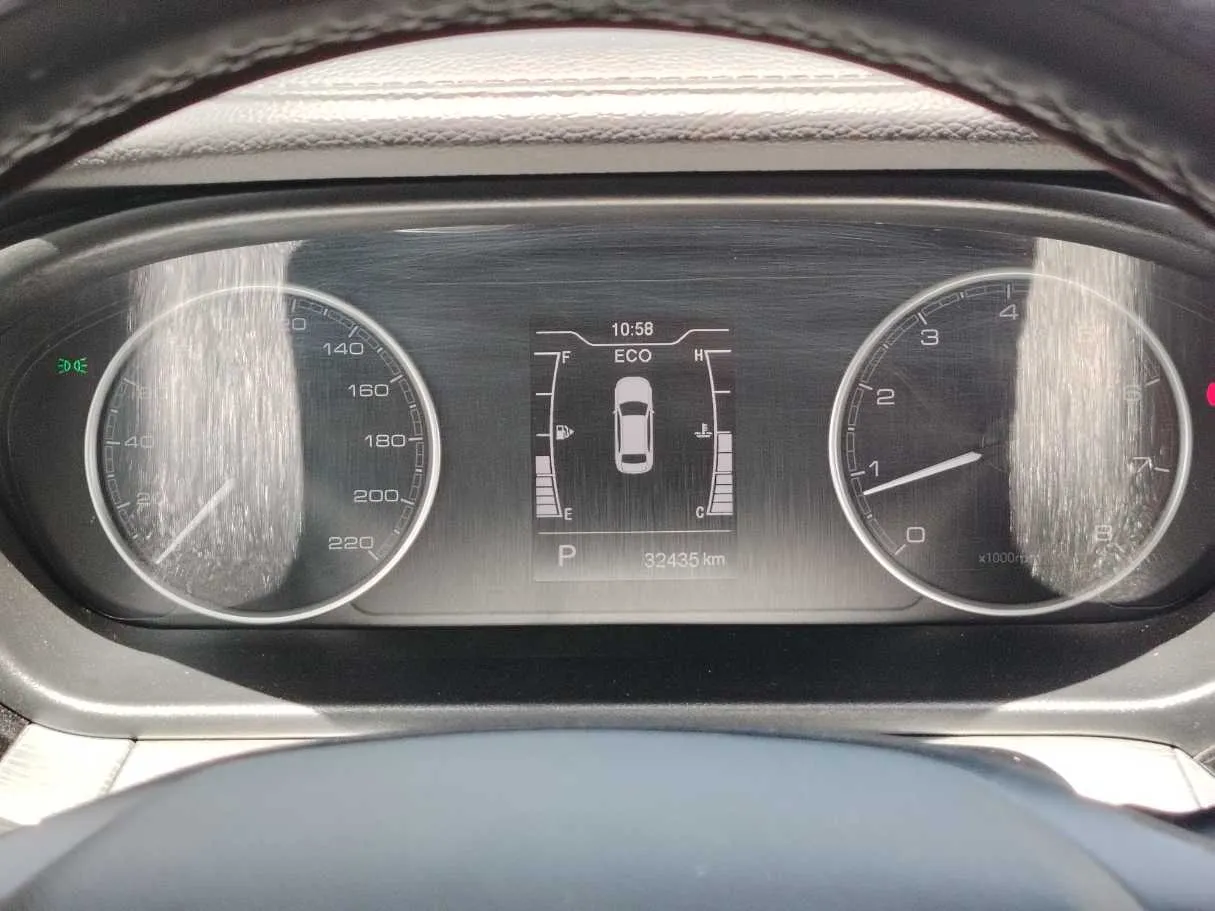 Car image 19