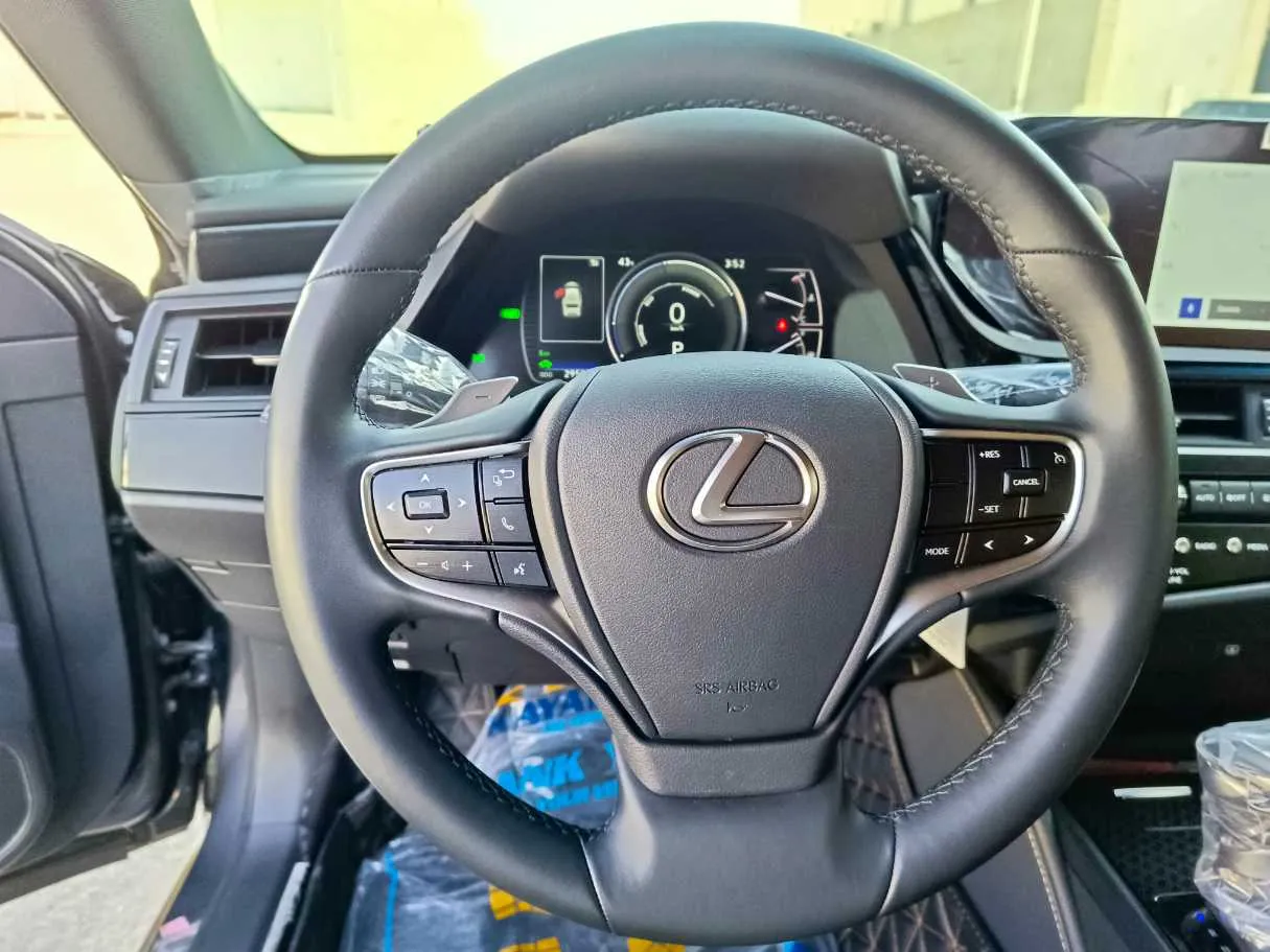 Car image 27