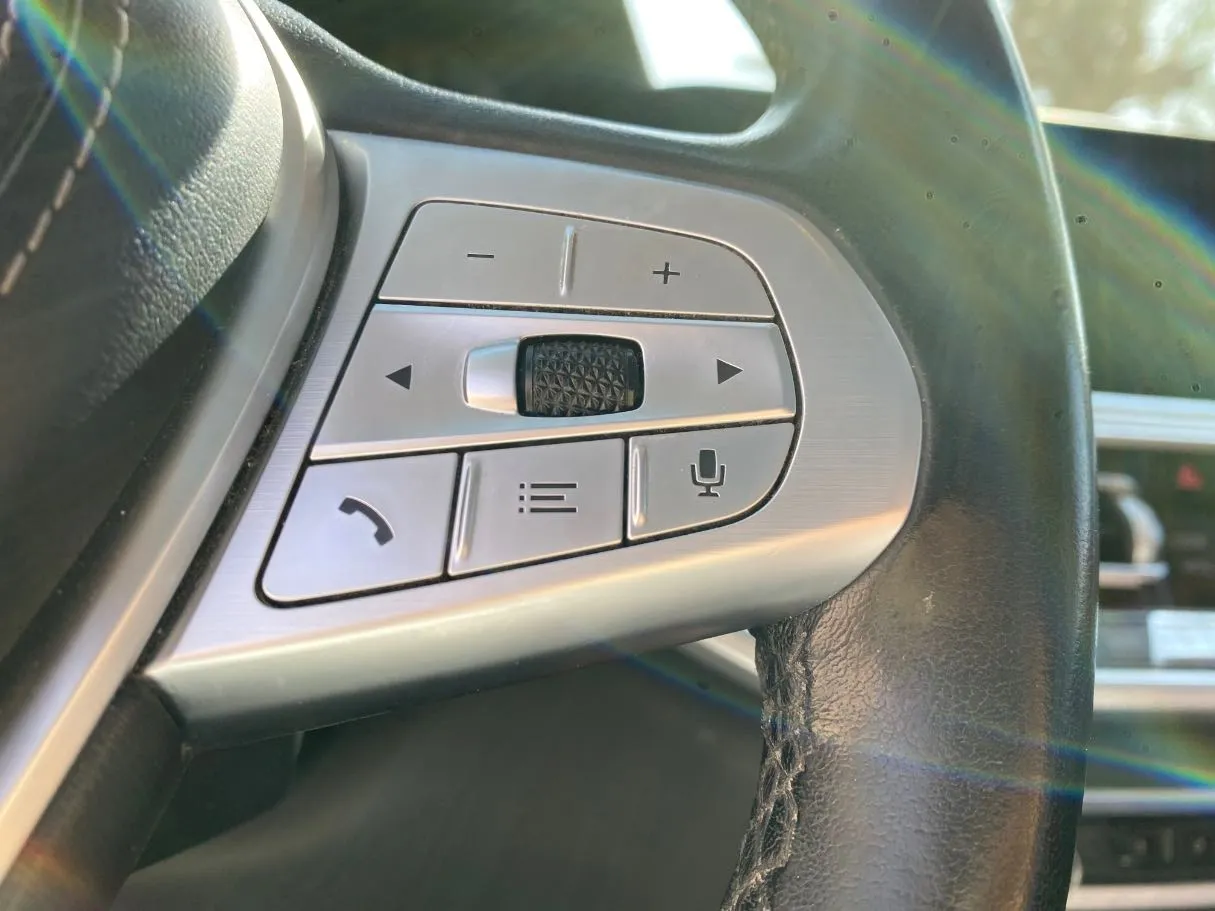 Car image 25