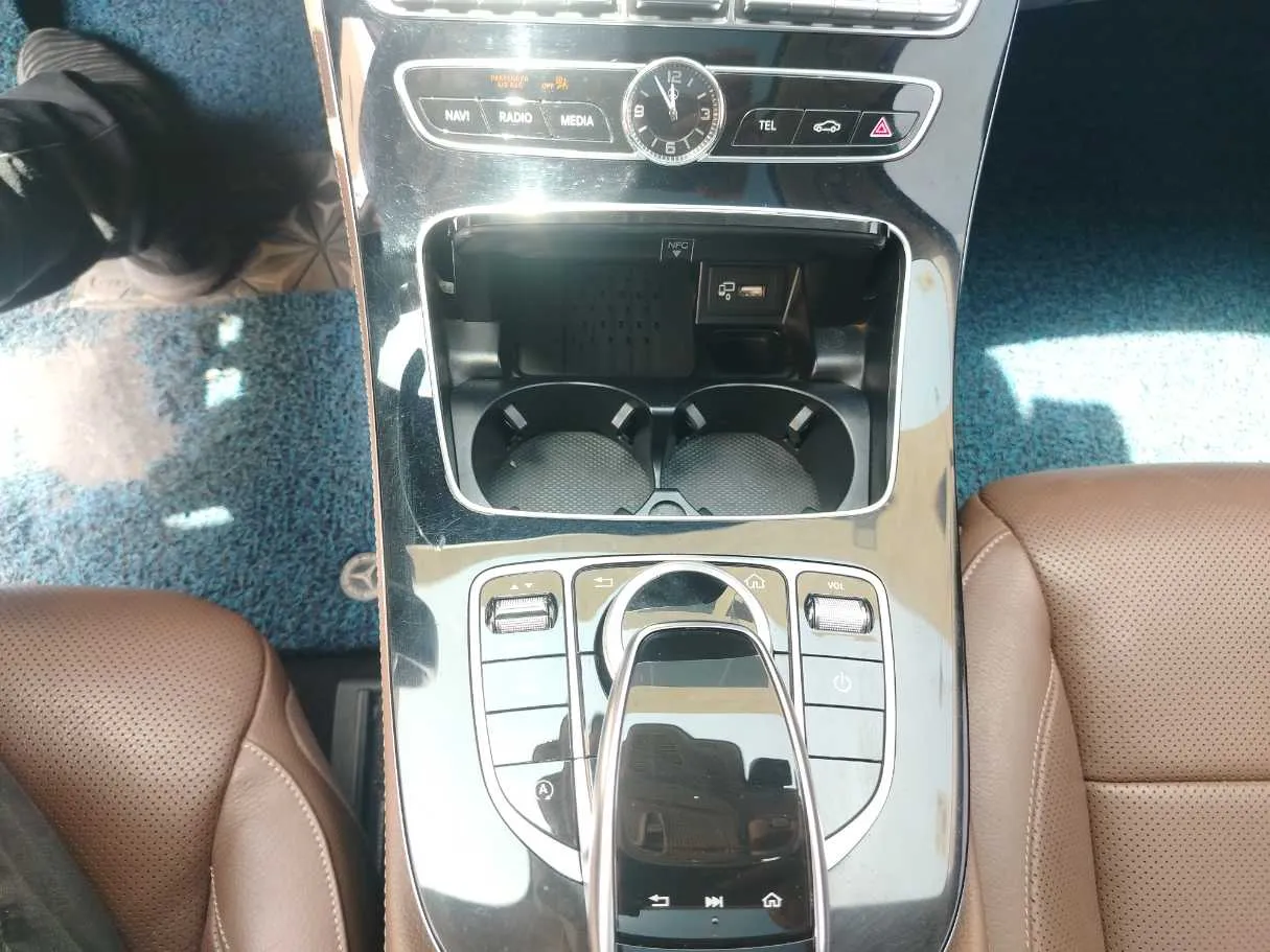 Car image 24