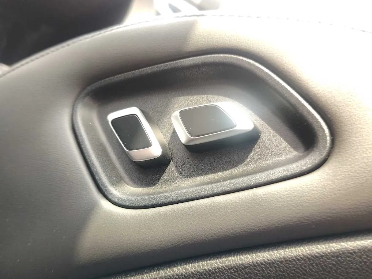 Car image 28