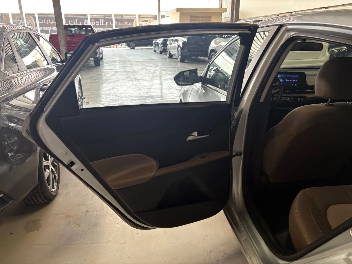 Car image 17