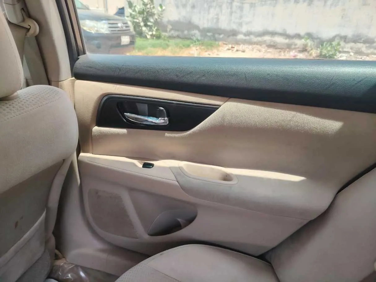 Car image 29