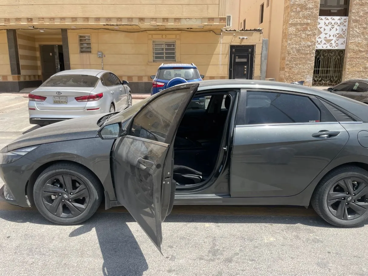 Car image 11