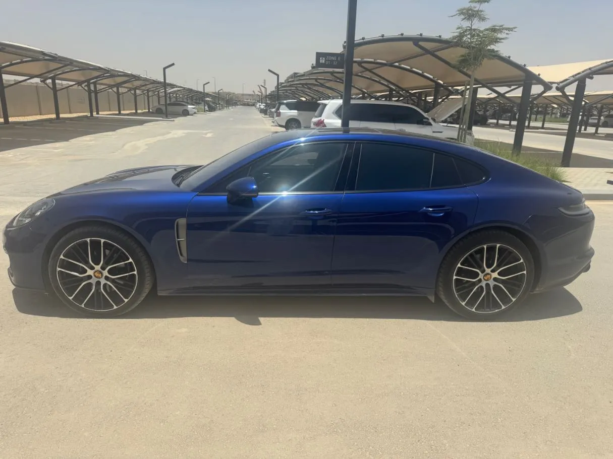 Car image 8