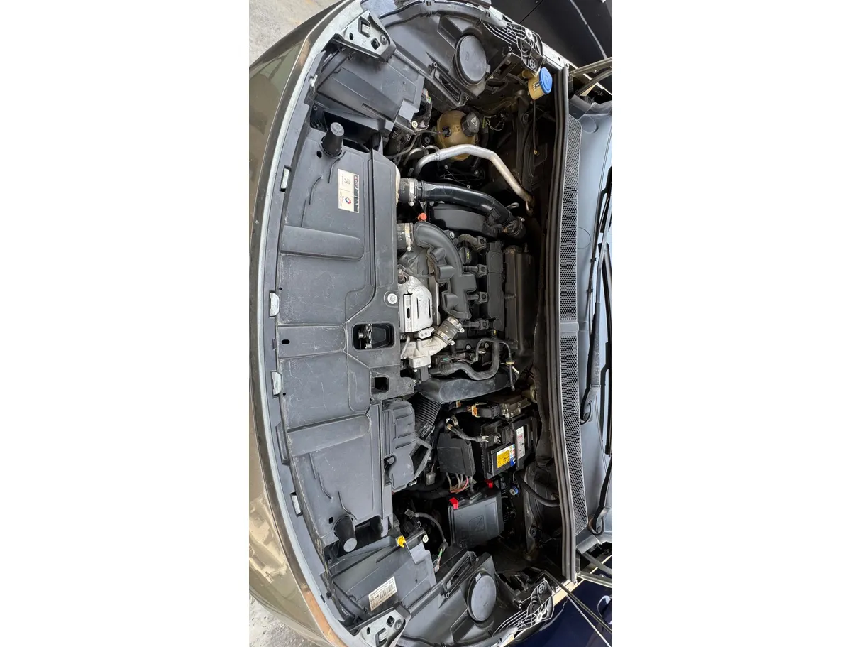 Car image 25