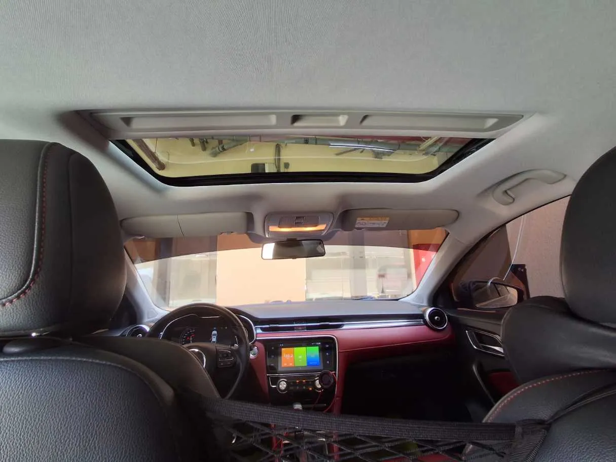 Car image 19
