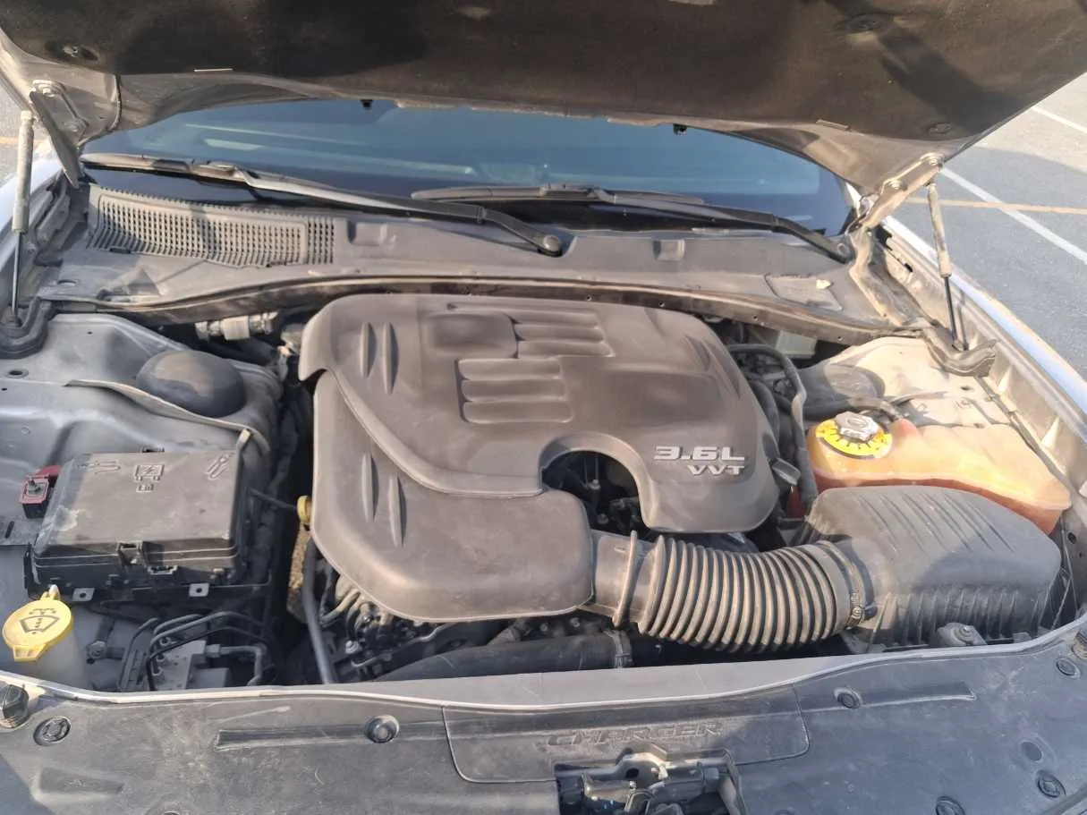 Car image 19