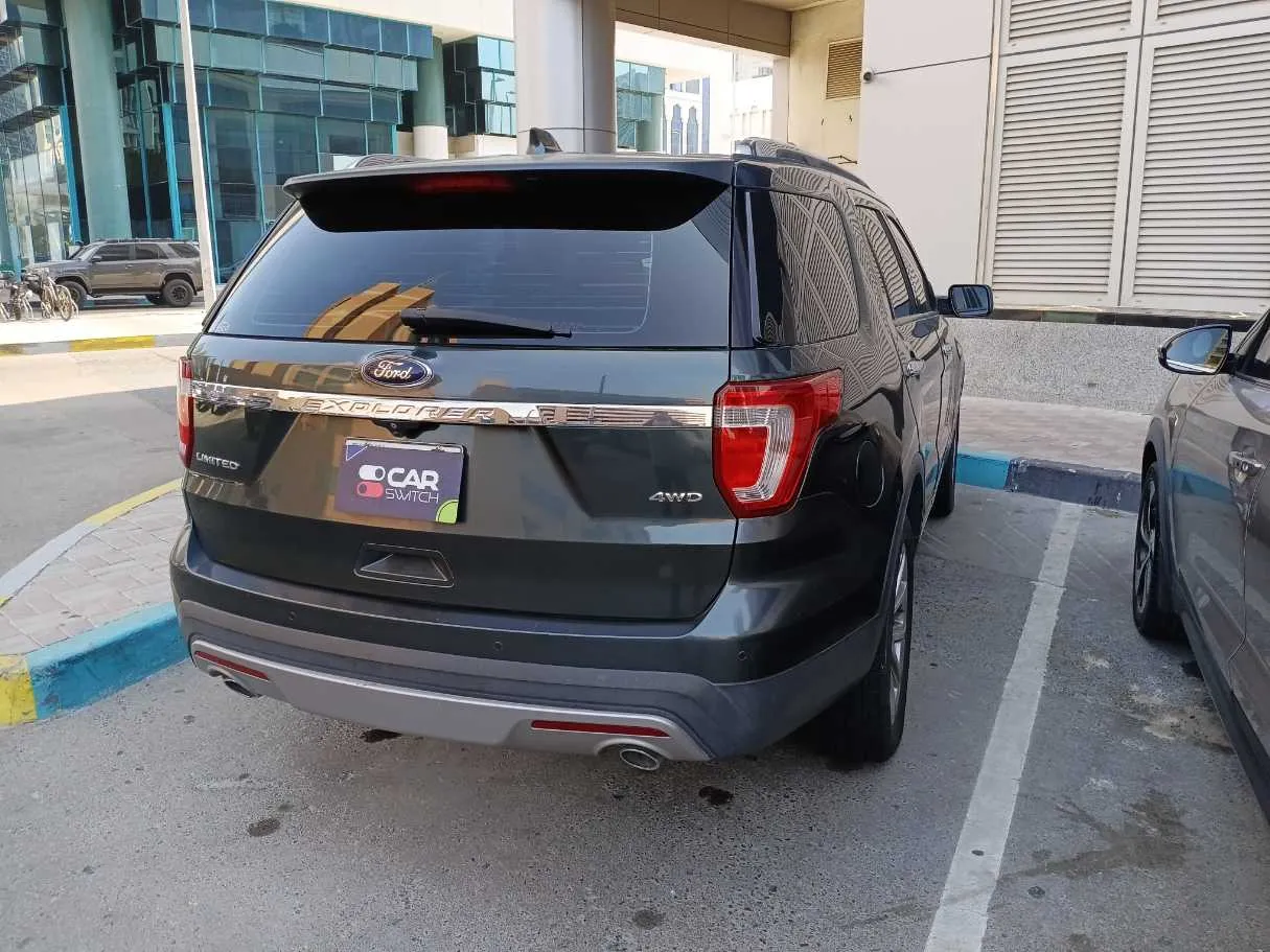 Car image 5