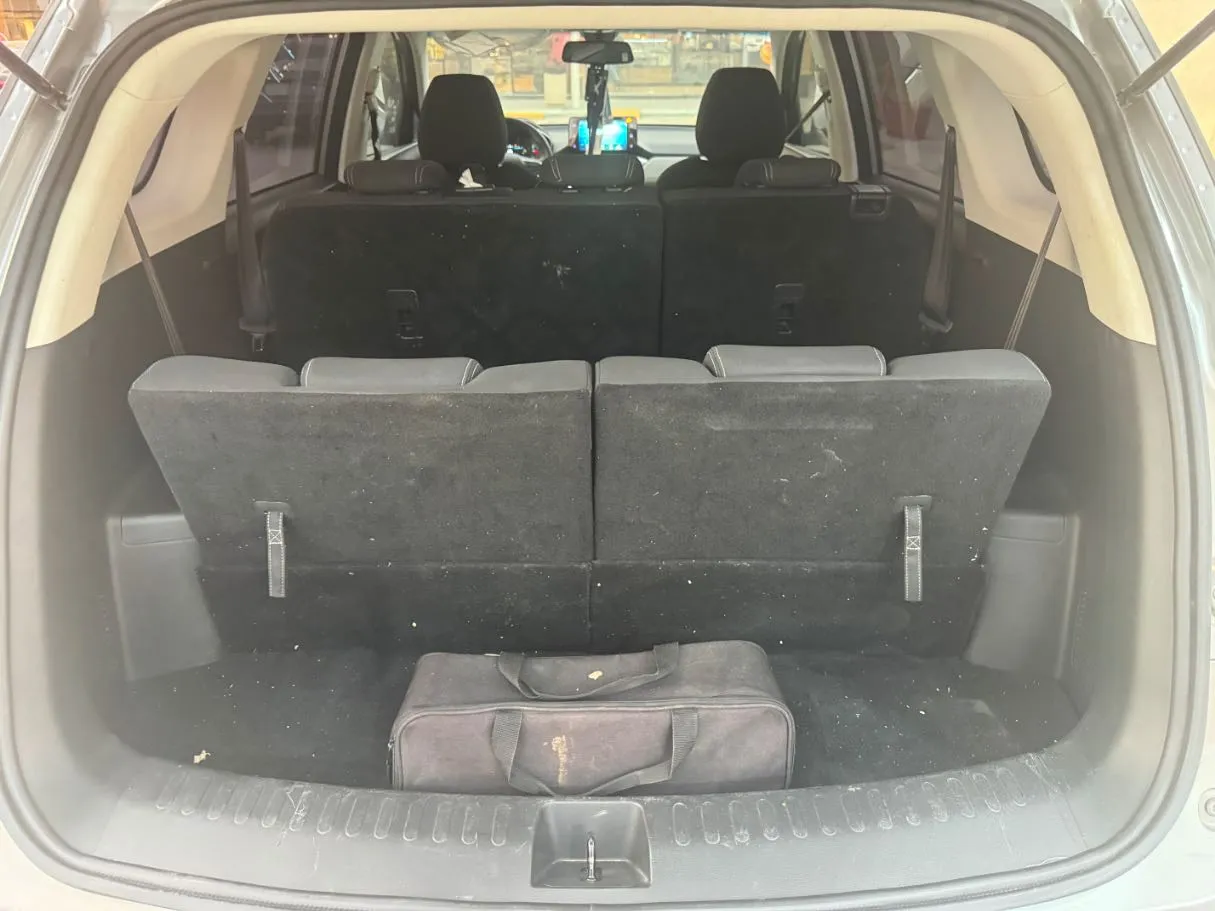 Car image 19
