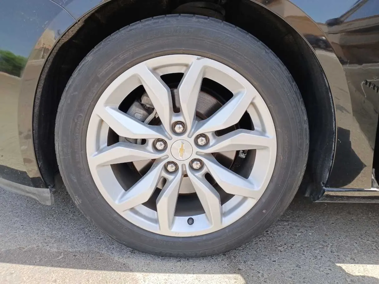 Car image 9
