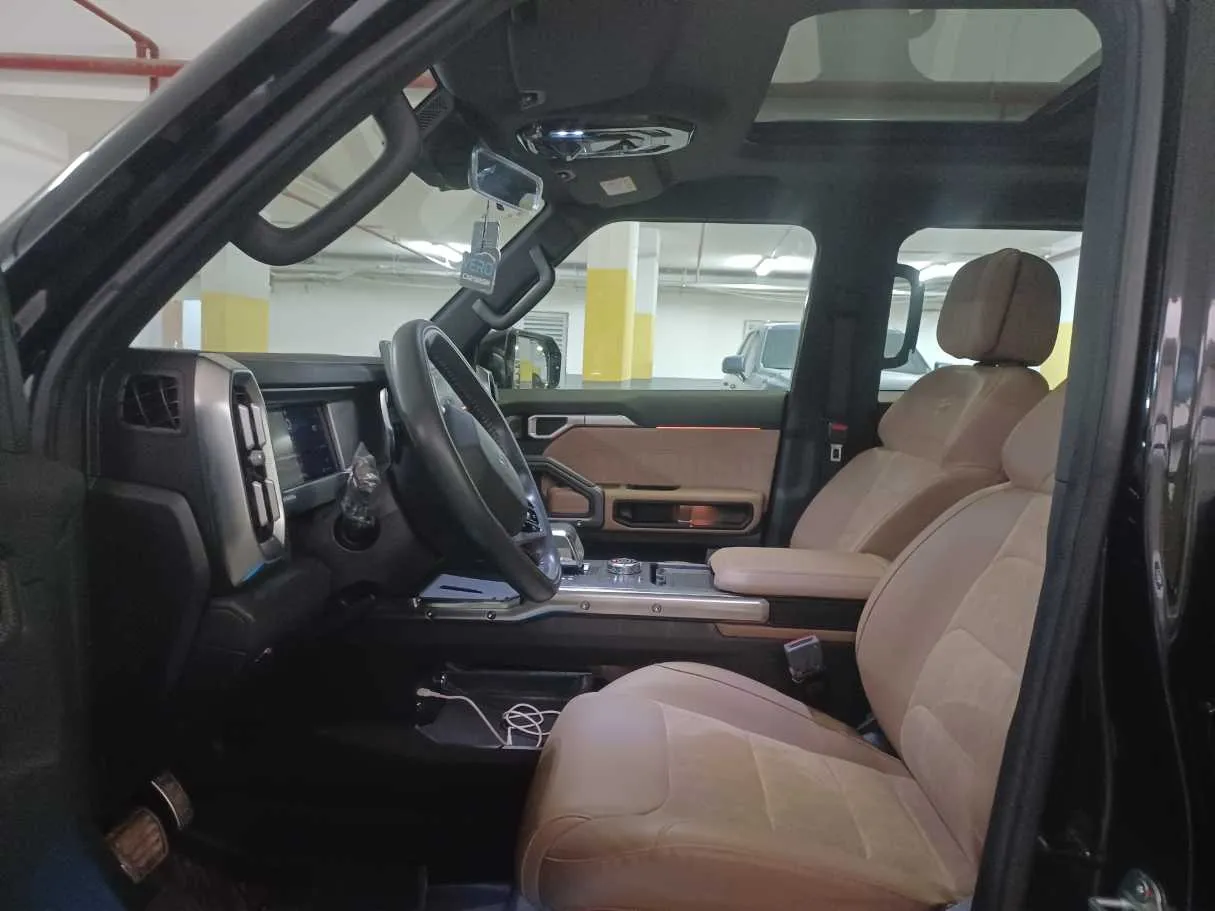 Car image 11