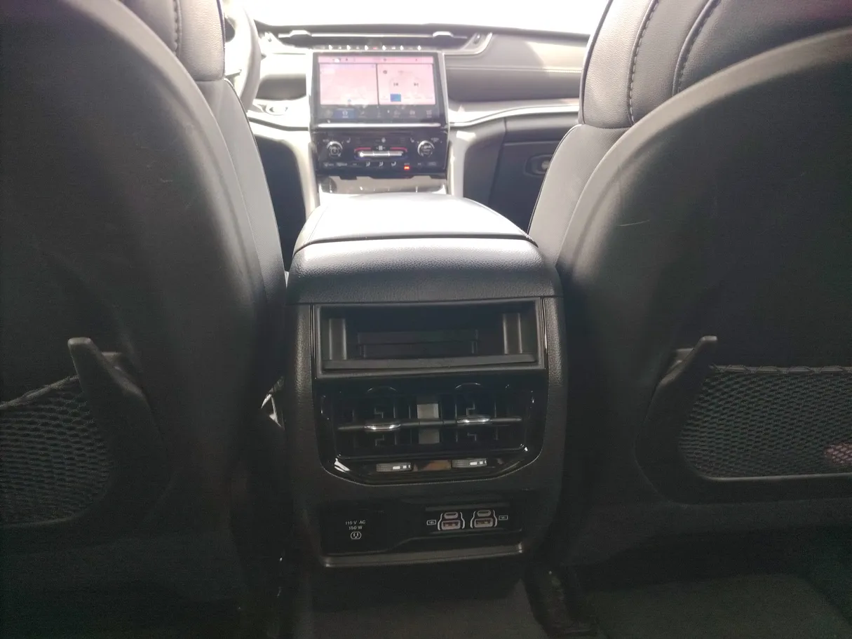 Car image 29