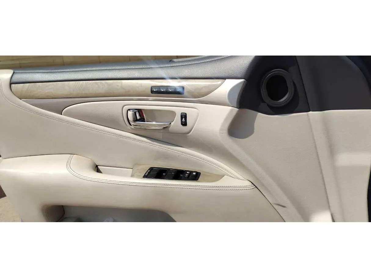 Car image 28