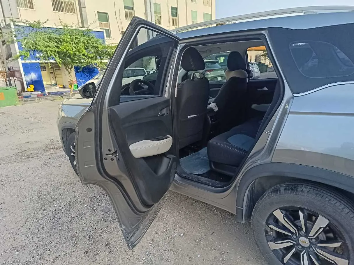 Car image 15