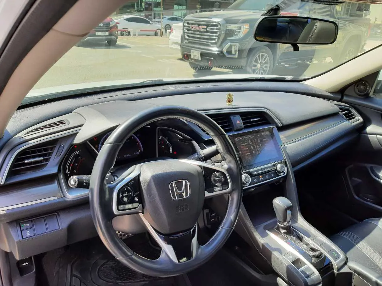 Car image 11