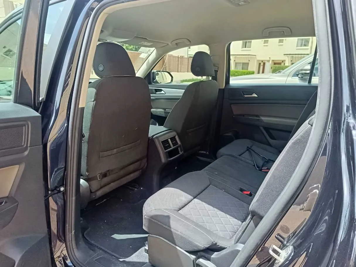 Car image 18