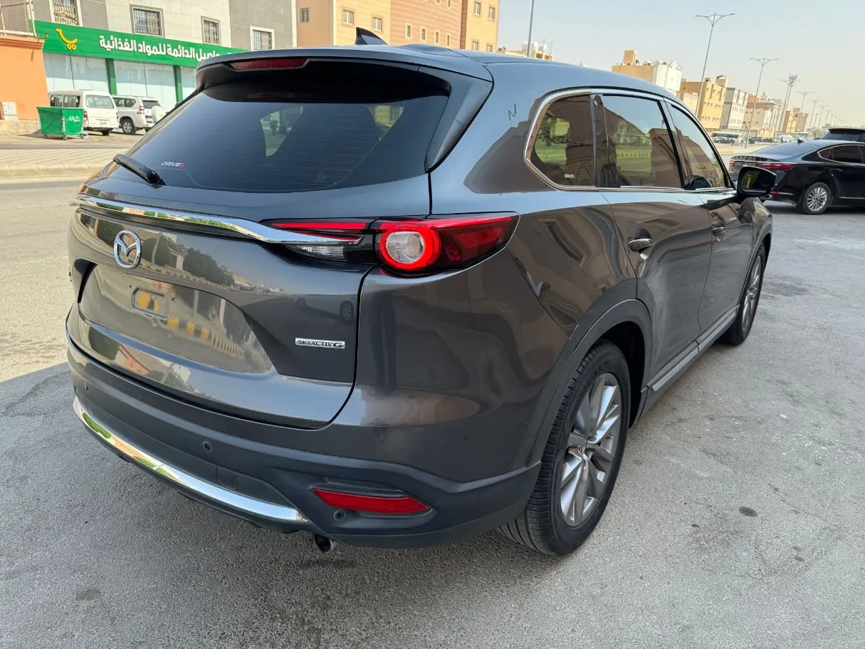Car image 5
