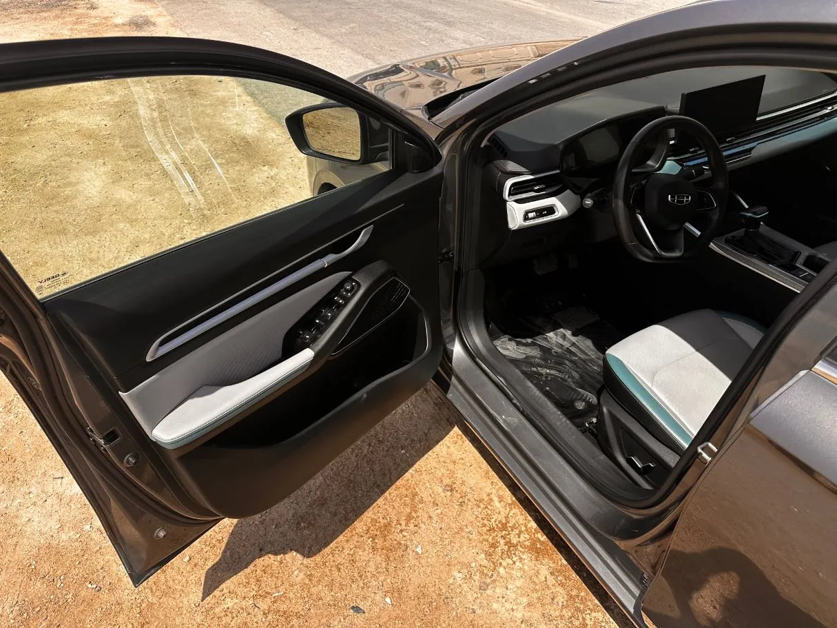 Car image 11