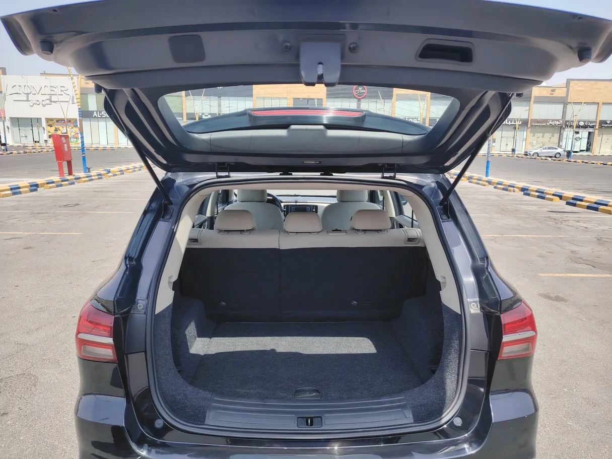 Car image 23
