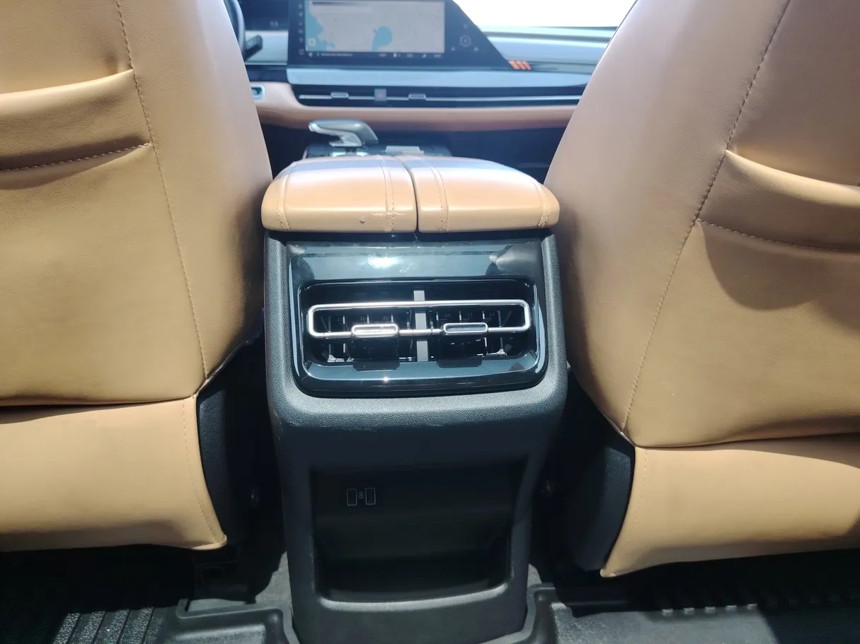 Car image 27