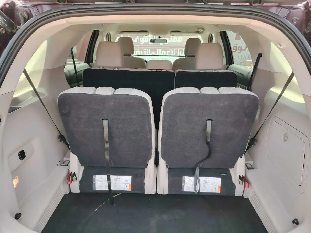 Car image 30