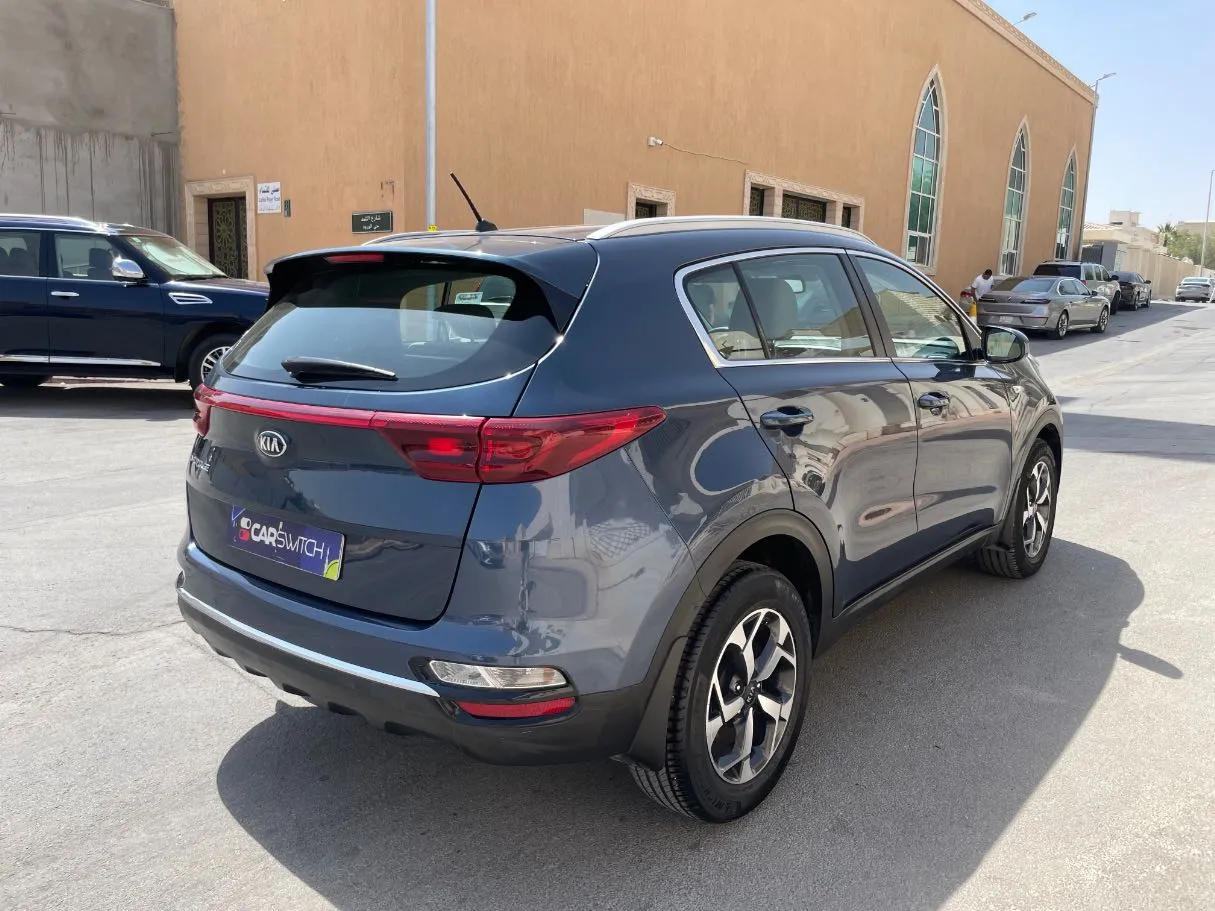 Car image 5