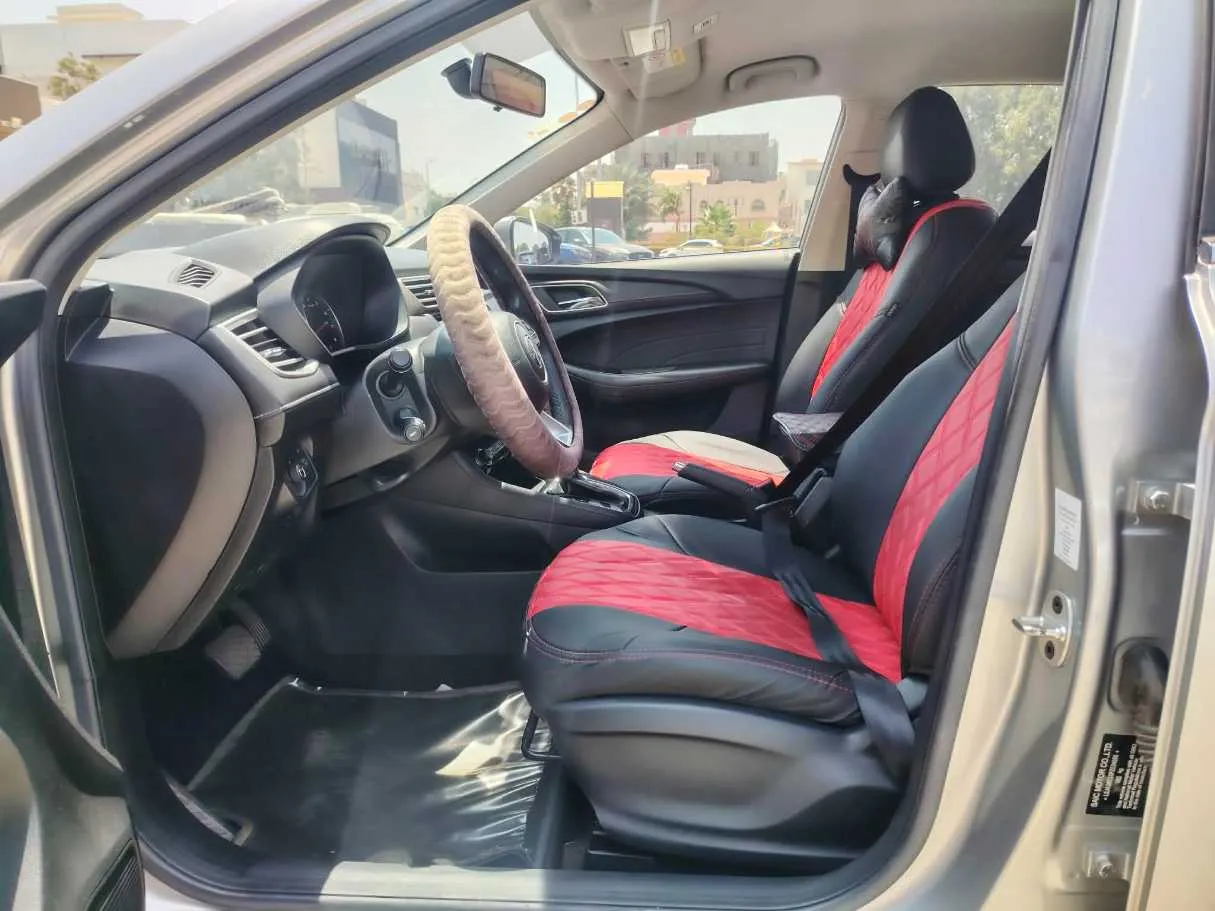 Car image 12