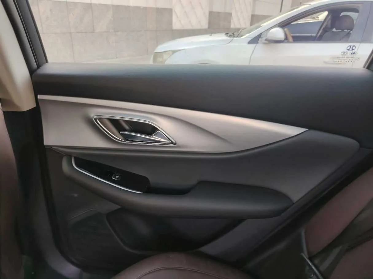Car image 37