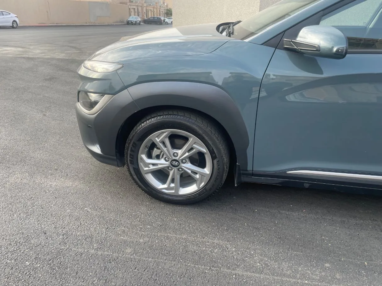 Car image 9