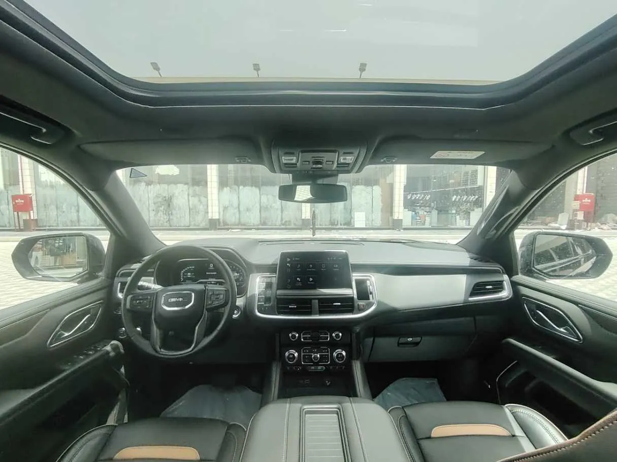Car image 18