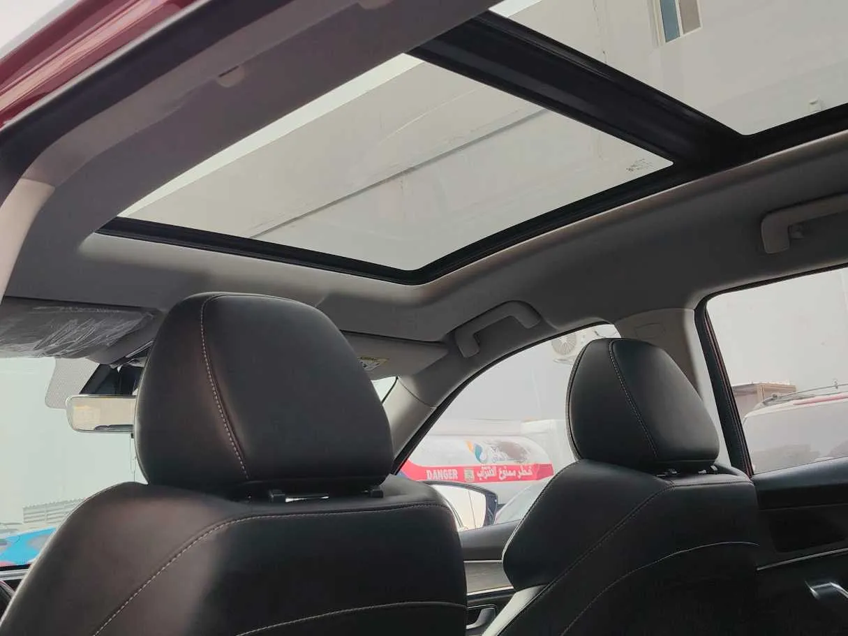 Car image 19