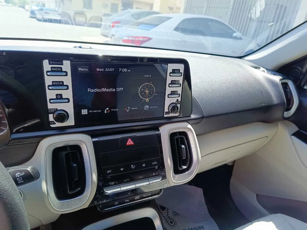 Car image 23