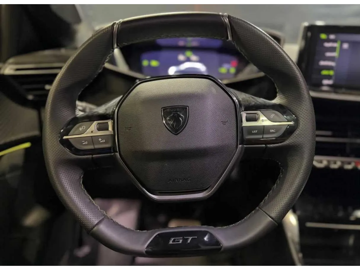 Car image 12