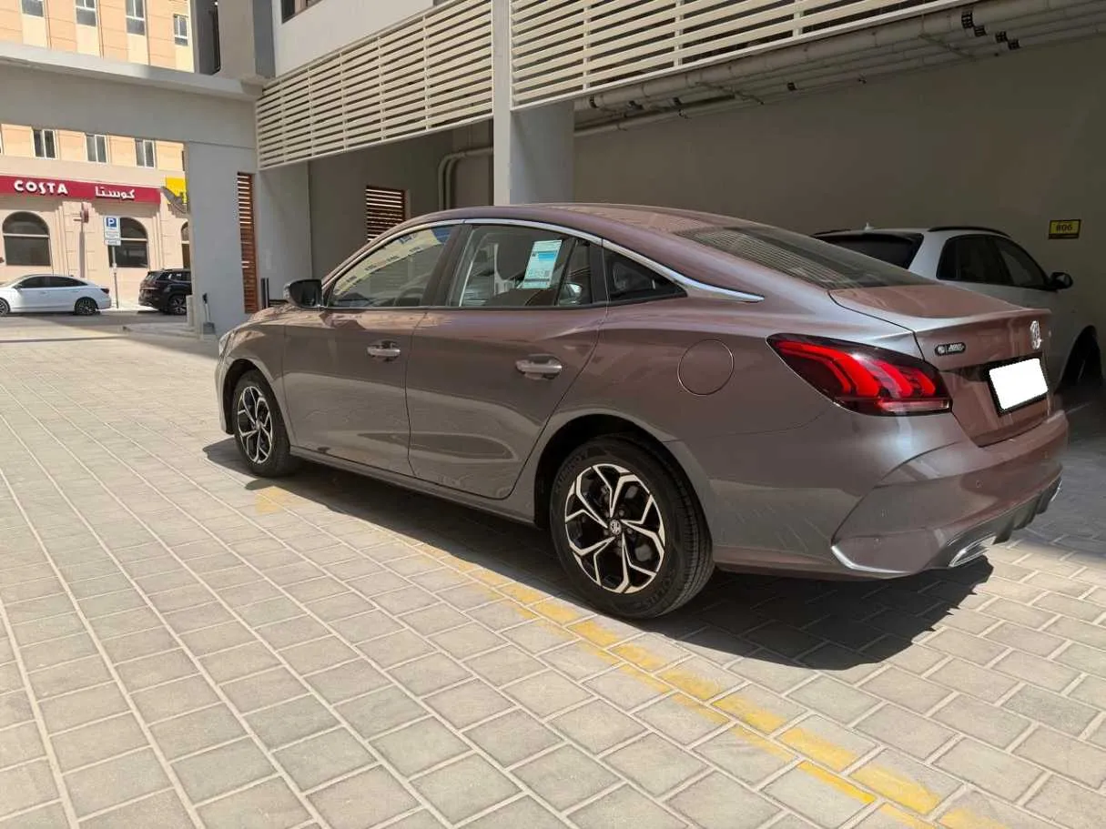 Car image 7