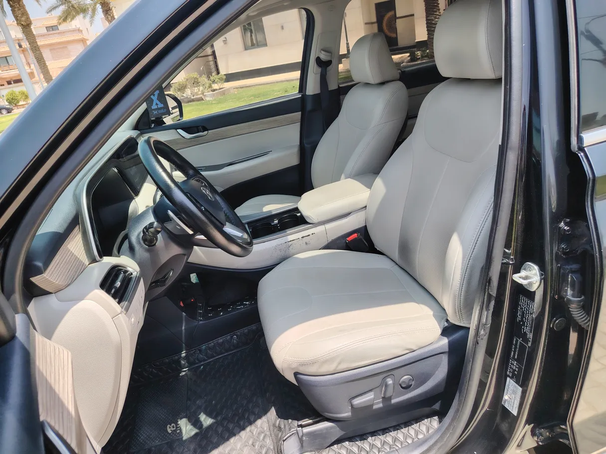 Car image 13