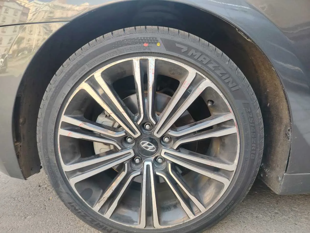 Car image 8