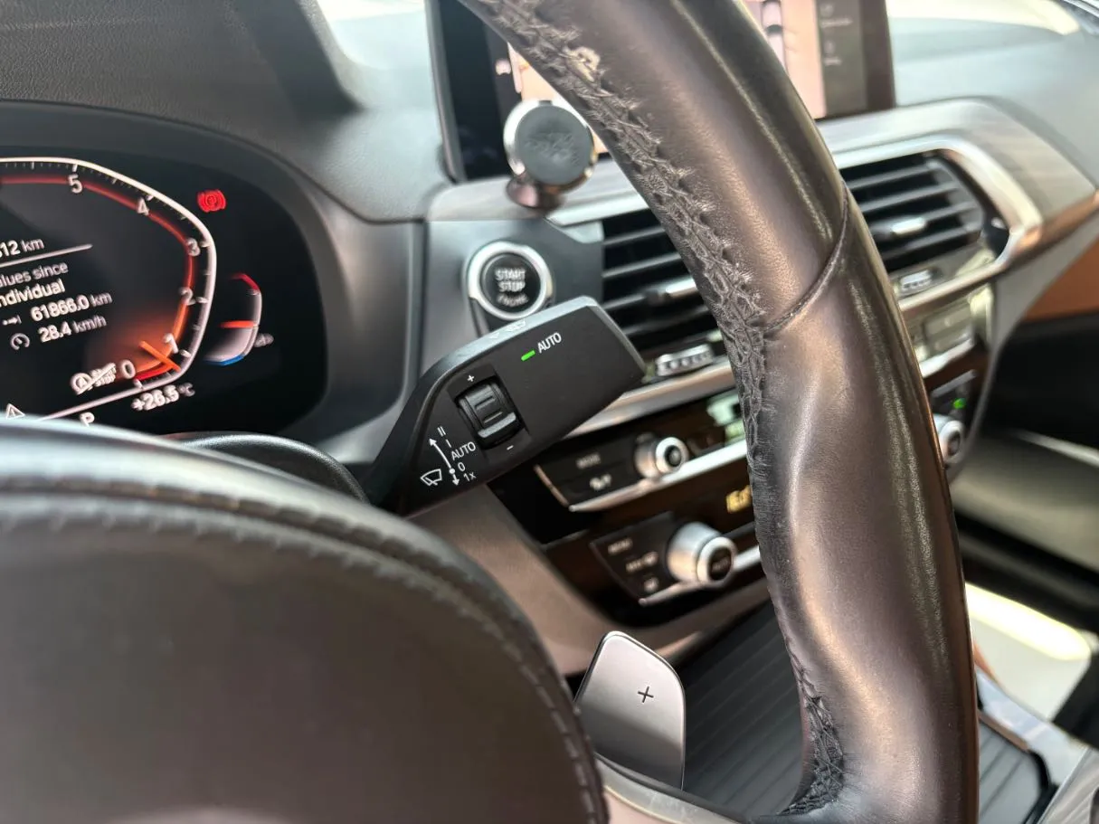 Car image 32