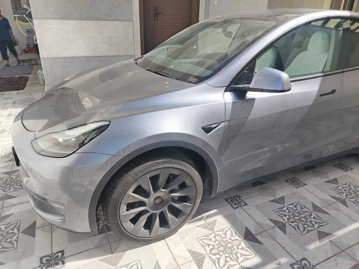 Car image 9