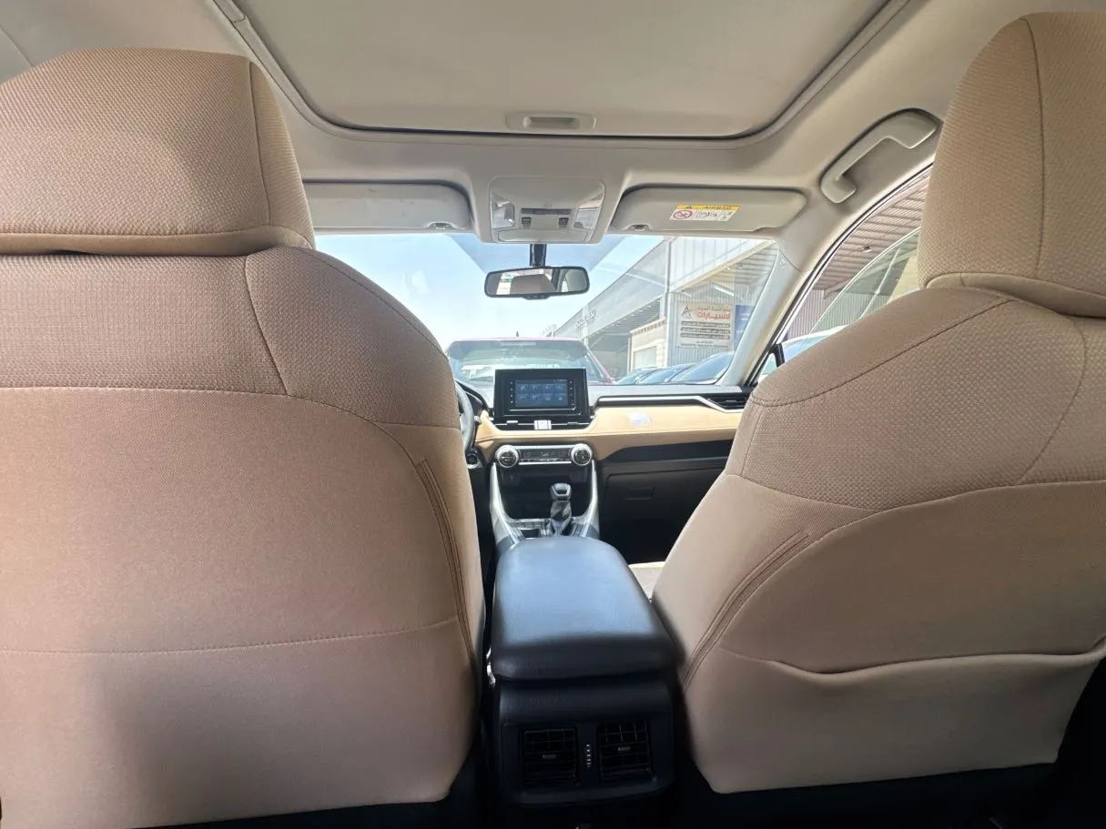 Car image 18