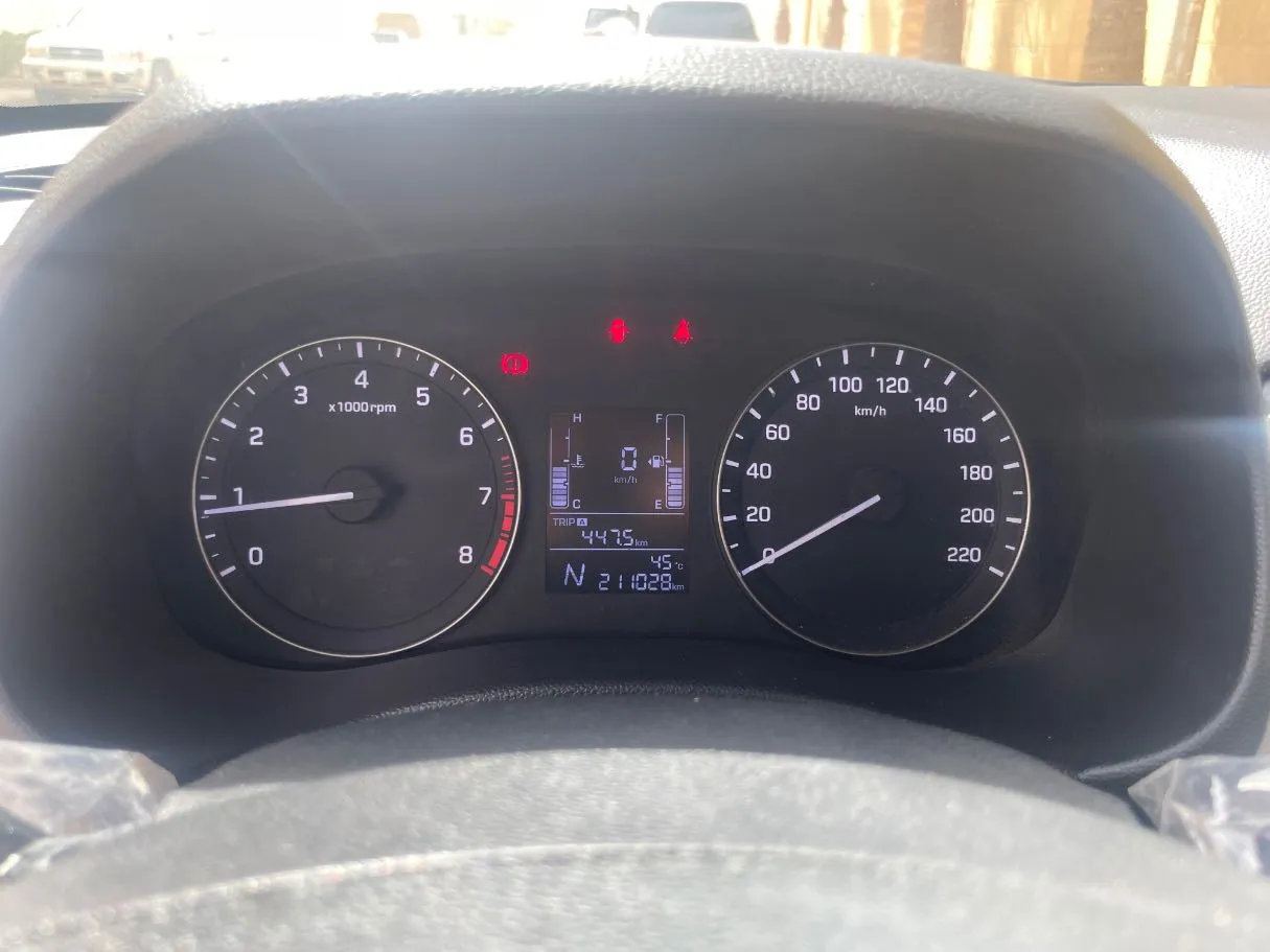 Car image 18