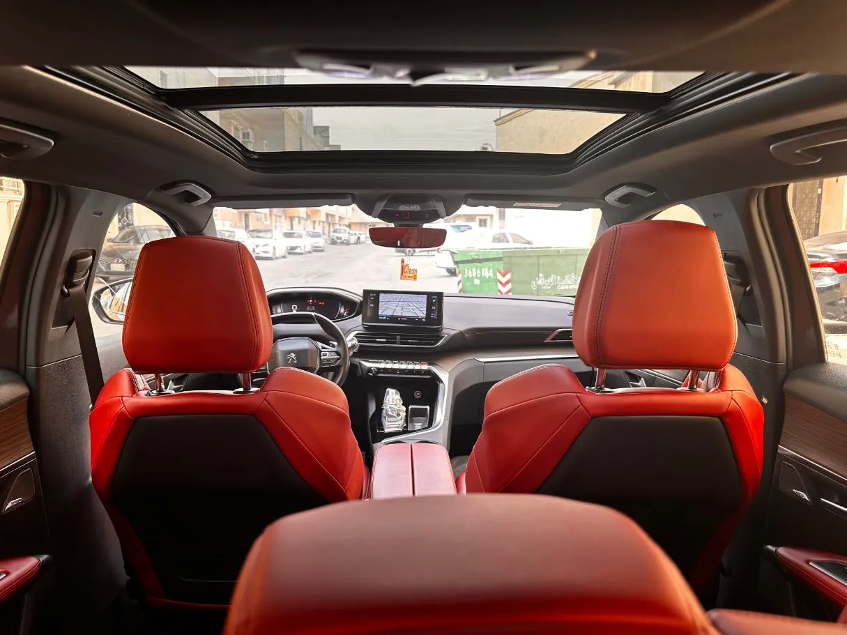 Car image 15