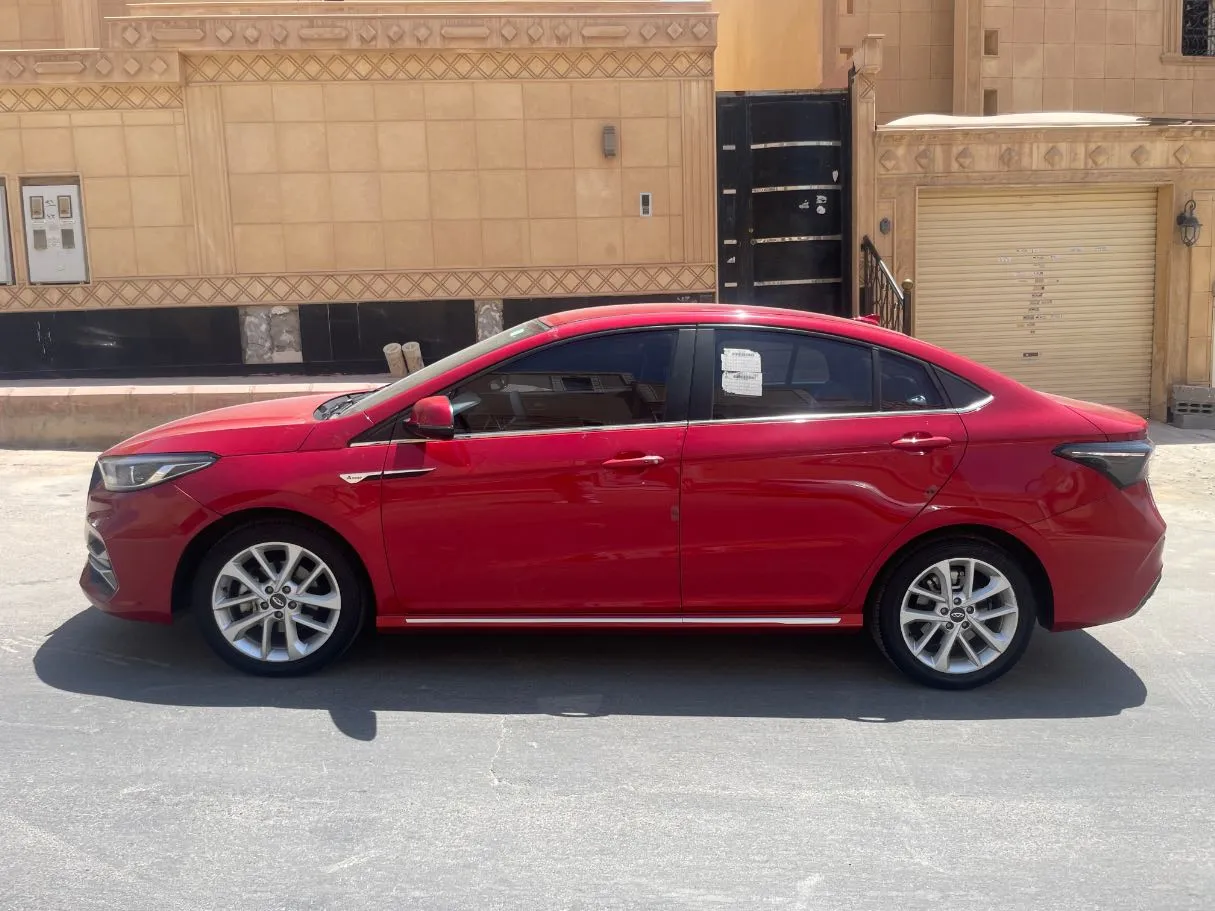 Car image 8