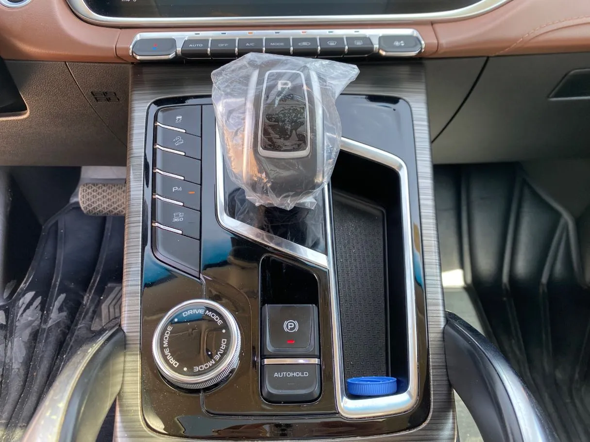 Car image 18