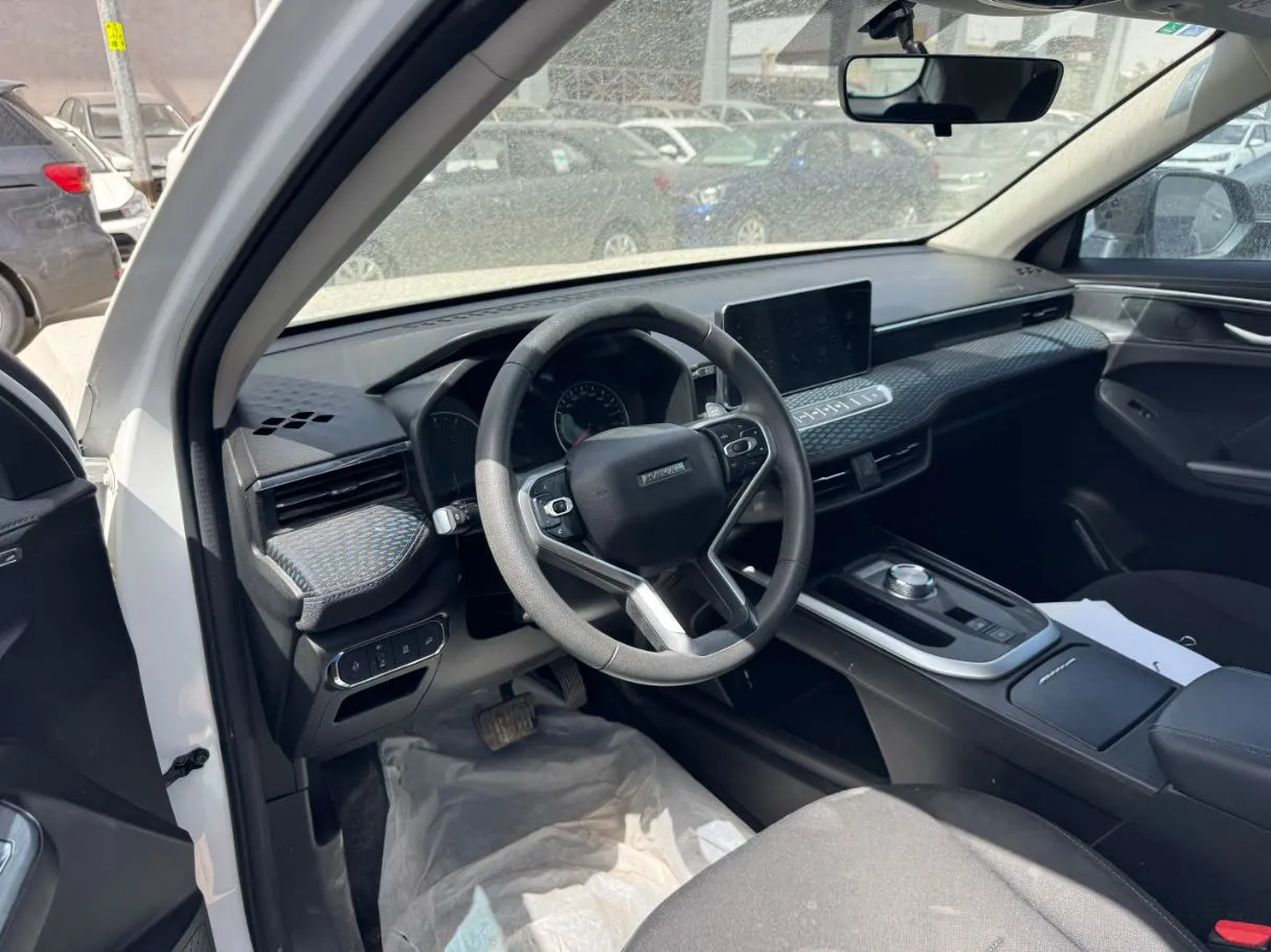 Car image 13
