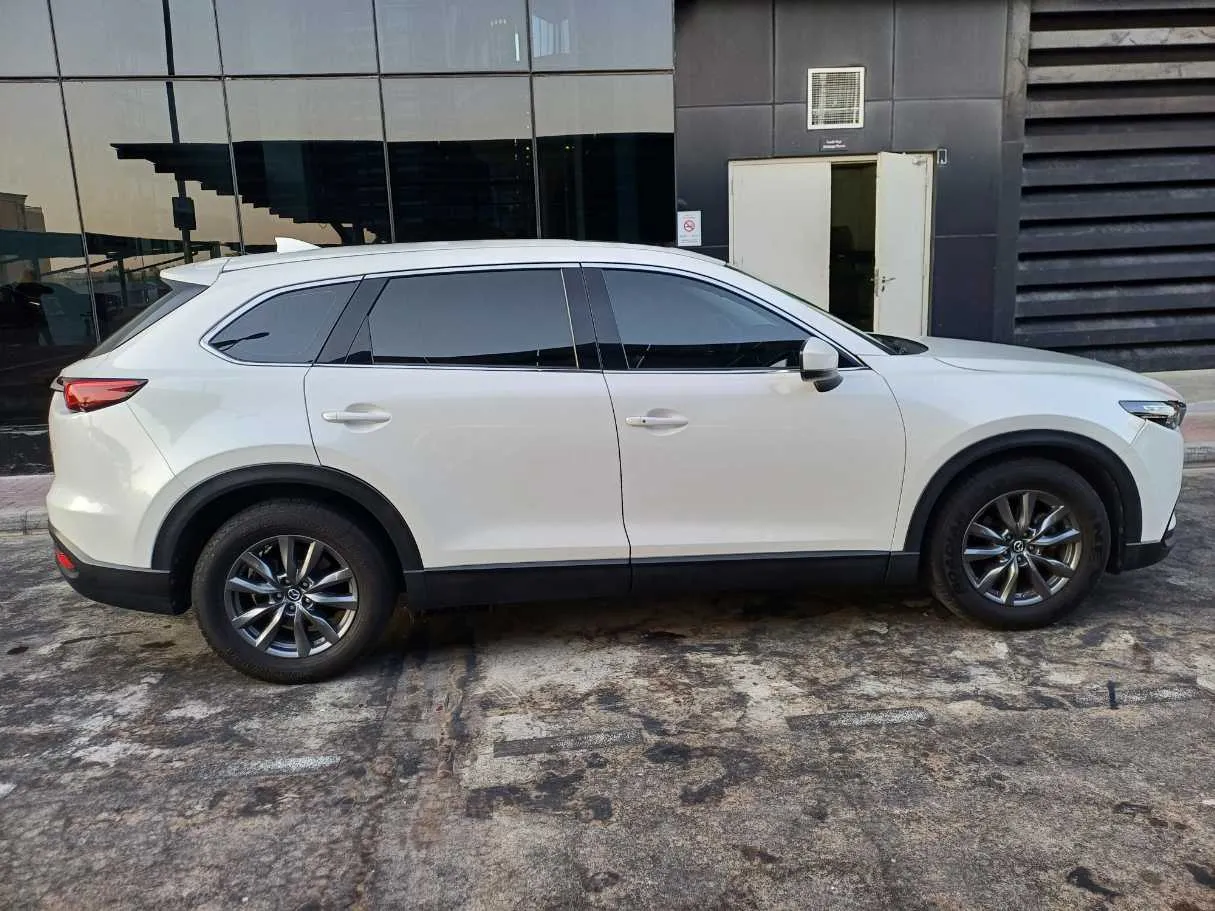 Car image 3